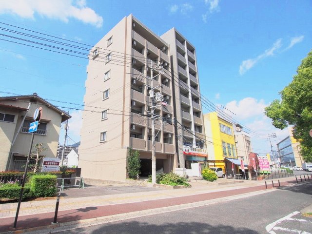 広島市安佐南区西原のマンションの建物外観