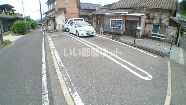 【ルートワン・アネックスの駐車場】