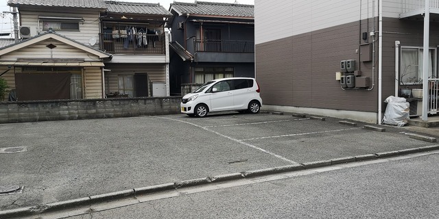 【福山市御幸町大字中津原のアパートの駐車場】