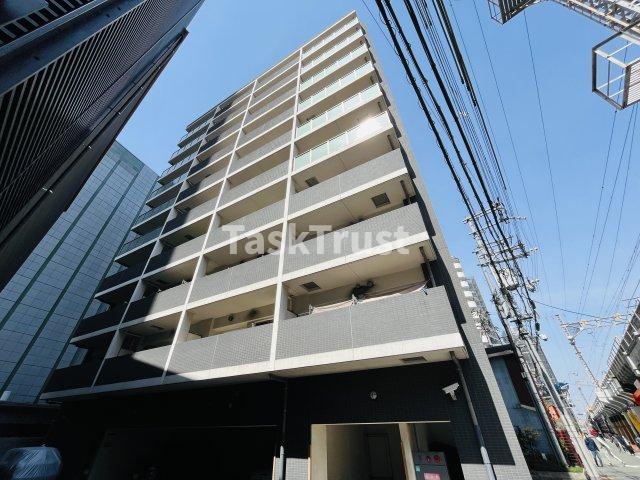 【大阪市北区鶴野町のマンションの建物外観】