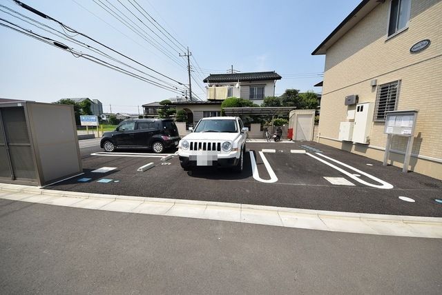 【東松山市大字宮鼻のアパートの駐車場】