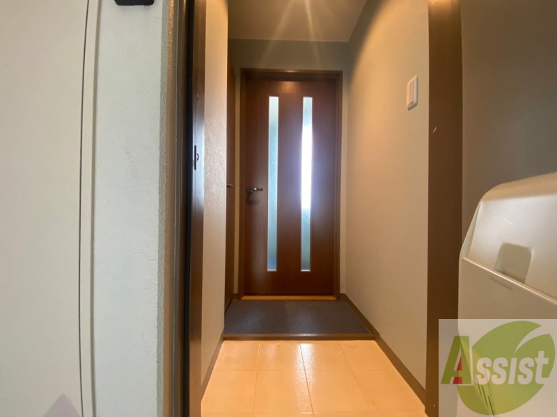 玄関　玄関です。すぐ広いリビングにつながっています。