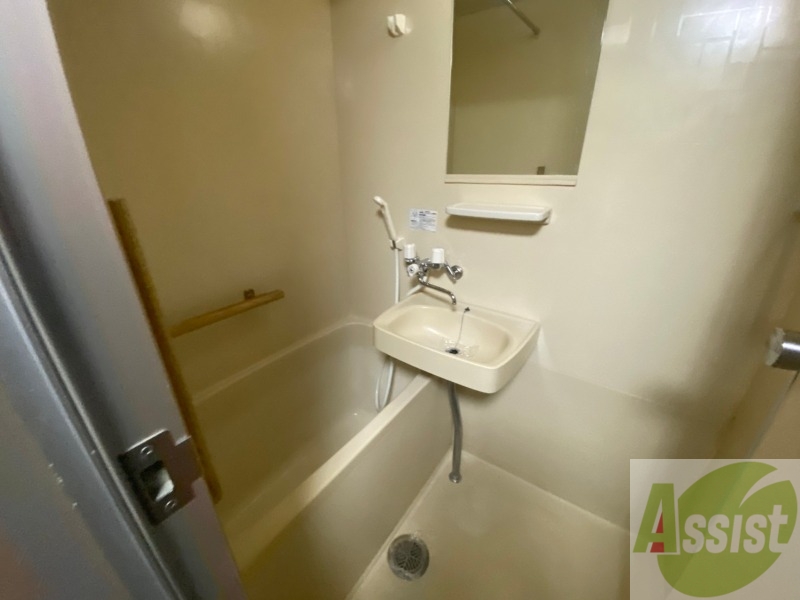 バス・シャワールーム　お風呂です。ゆっくりお風呂につかるのも体に良いですね