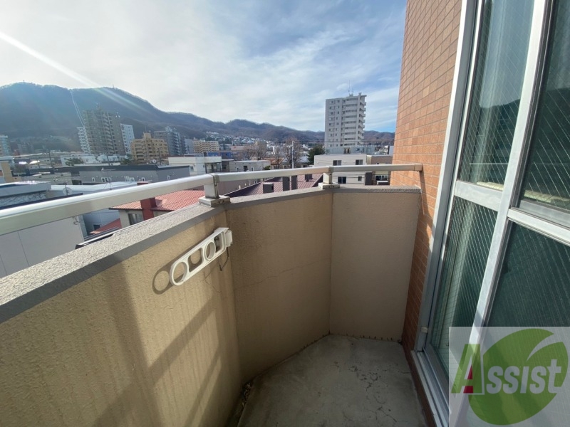 バルコニー　バルコニーです。洗濯物を干したり一息ついたりできますね！