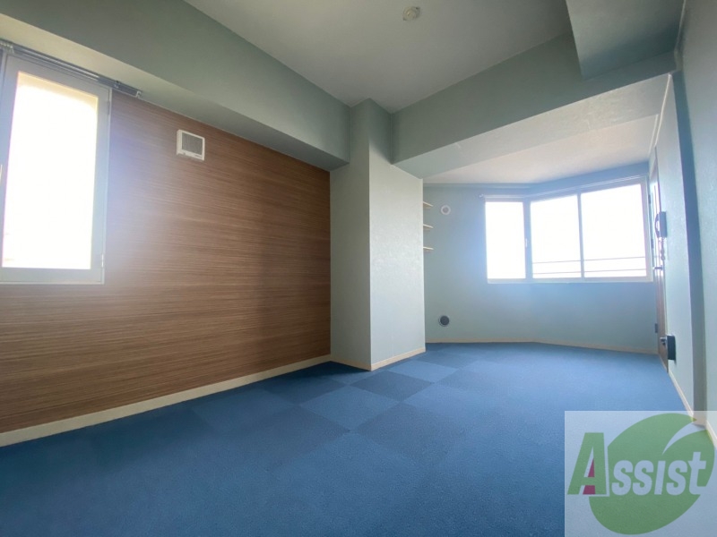 居室・リビング　１０帖のリビングです。窓が大きくて明るいですね！