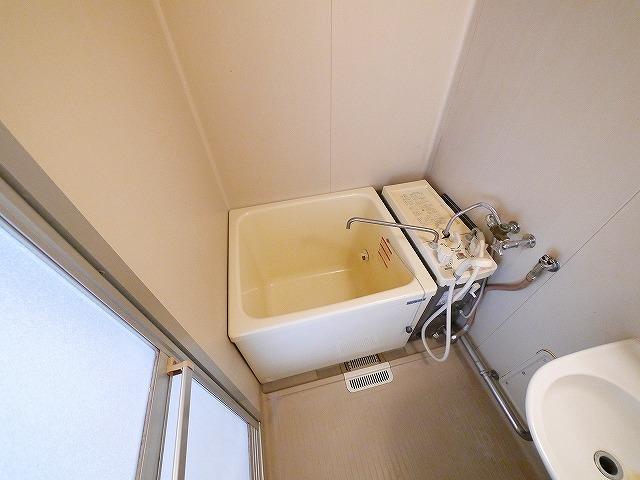 バス・シャワールーム　落ち着いた空間のお風呂です