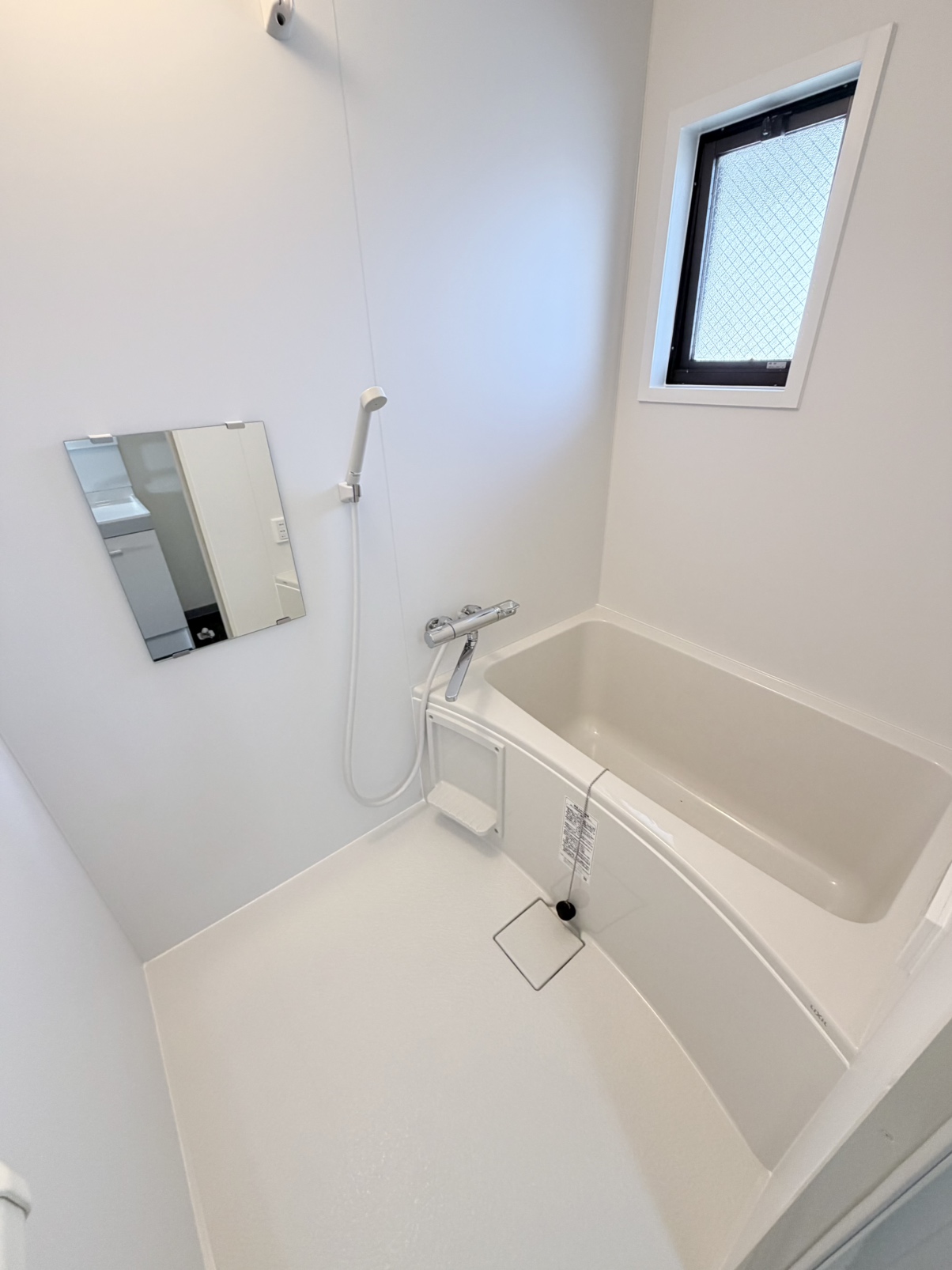 バス・シャワールーム　同タイプの間取り写真となります。