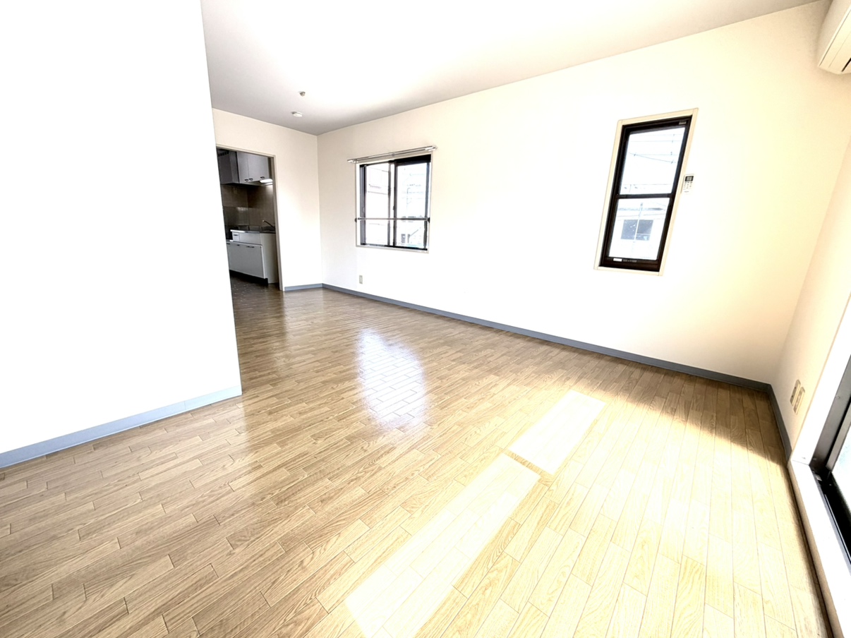 居室・リビング　同タイプの間取り写真となります。