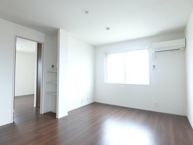 居室・リビング　イメージ301号室の写真（反転あり）