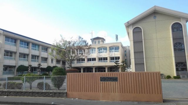 中学校　真城中学校（中学校）まで769m