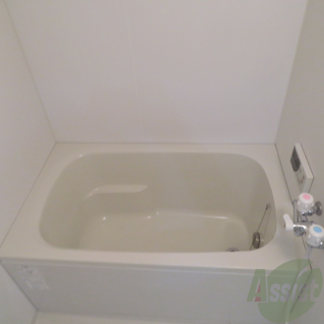 バス・シャワールーム　浴槽があるので、疲れた時はゆっくりと湯船につかりましょう。