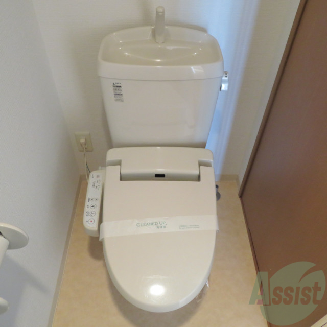 トイレ　人気のウォシュレットつきのトイレです。快適ですよ。