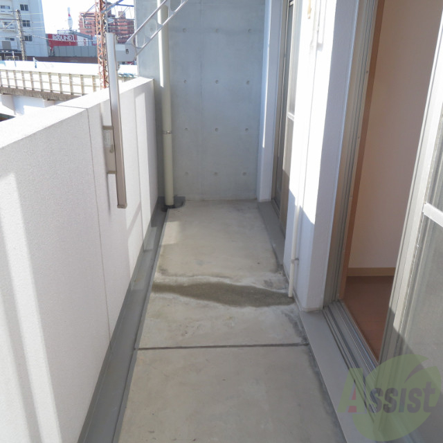 バルコニー　お天気のいい日はバルコニーで洗濯物も干せますよ。