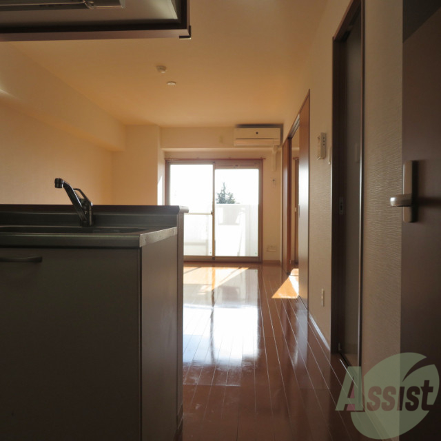 玄関　玄関からの目線です。光が差し込む素敵なお部屋ですよ。