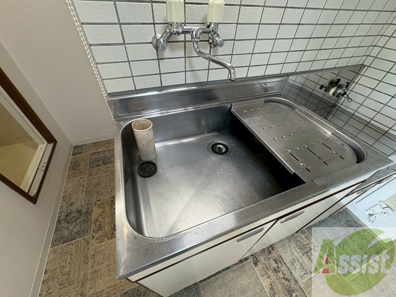 洗面設備　洗い物をするなら十分な広さがありますね。