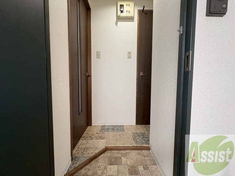 玄関　玄関です。すぐ広いリビングにつながっています。