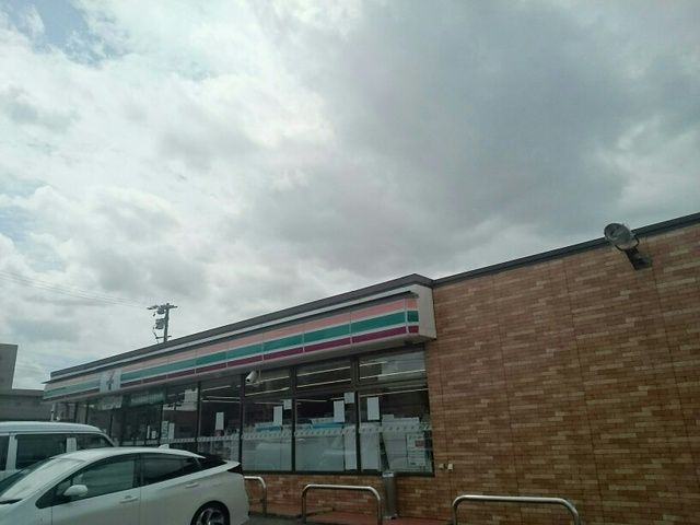 コンビニ　セブンイレブン（コンビニ）まで750m