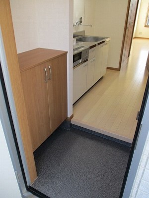 玄関　玄関にシューズボックスあり