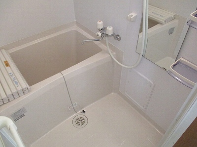 バス・シャワールーム　風呂、トイレ、洗面台が独立の３点セパレート物件。