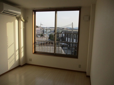 居室・リビング　約８帖の洋室