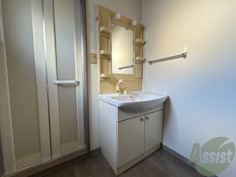 洗面設備　シャンプードレッサーなので身支度しやすそうですね。