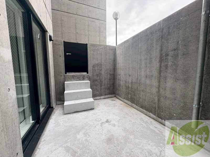 バルコニー　テラスがついているので洗濯物を干すこともできそう！