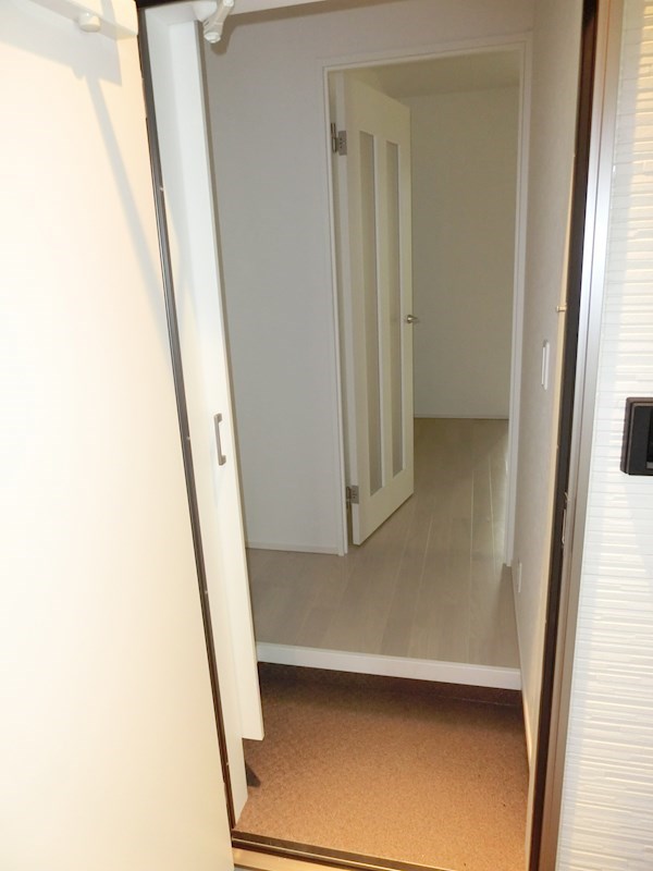 玄関　※別部屋参考写真