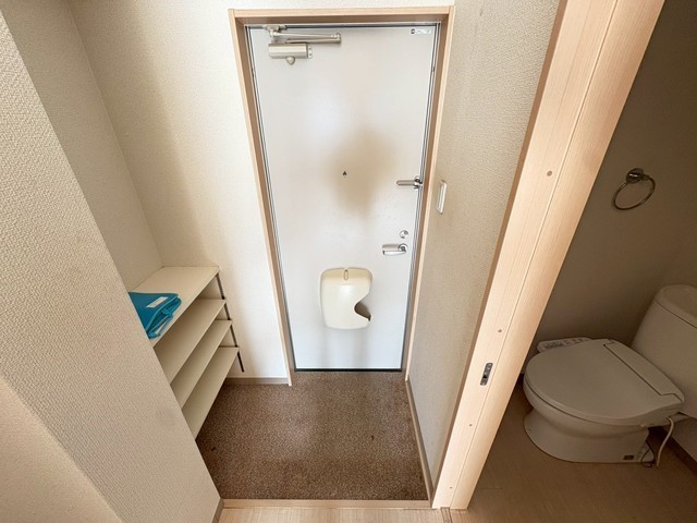 玄関　※参考別号室の写真です