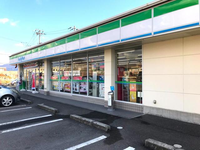 コンビニ　ファミリーマート岩出曽屋店（コンビニ）まで868m