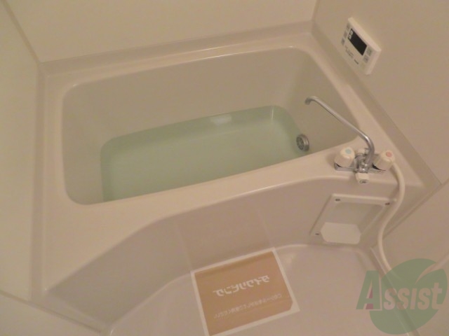 バス・シャワールーム　こちらはバスルーム。一日の疲れを癒してください。