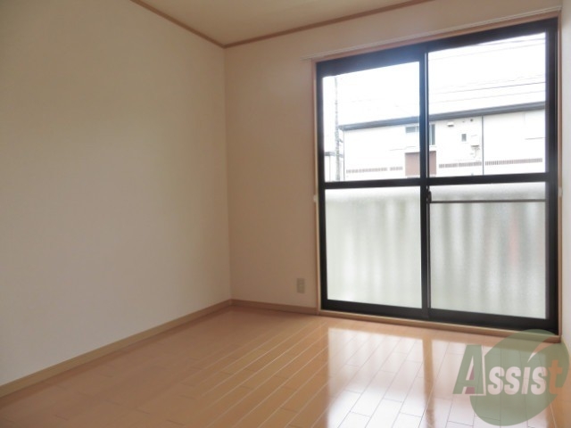 その他部屋・スペース　６帖の洋室です。日当たりが良くお昼寝したくなります。