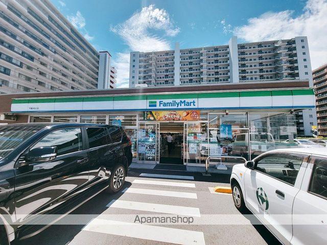 コンビニ　ファミリーマート千葉みなと店（コンビニ）まで140m