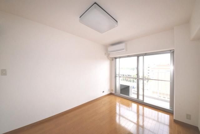 居室・リビング　★明るい居室★