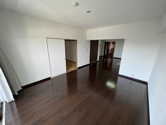 居室・リビング　20.5帖の広いLDK。