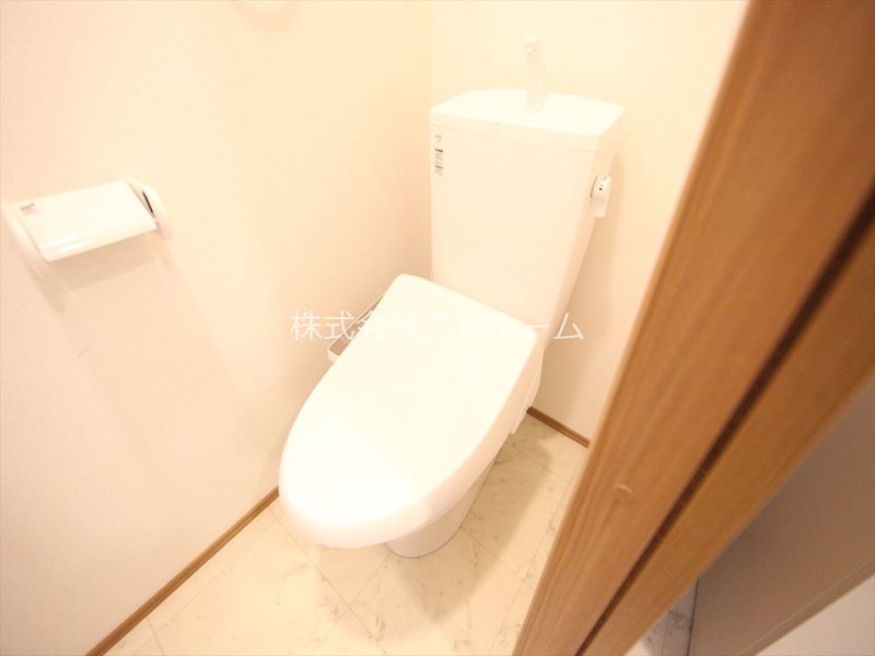 トイレ　温水洗浄暖房便座付トイレ