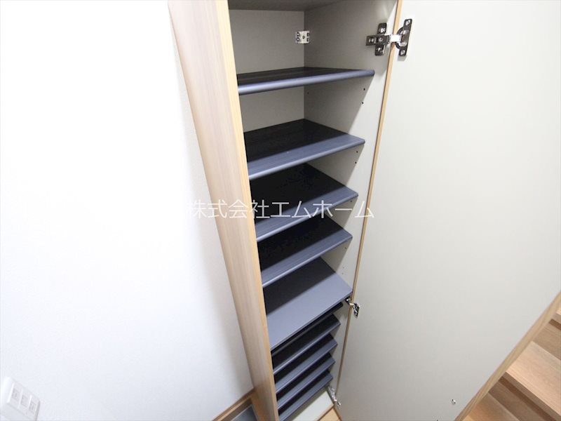 玄関　玄関　トールタイプシューズボックス付（収納充実してます）