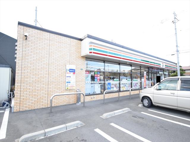 コンビニ　セブンイレブン（コンビニ）まで575m