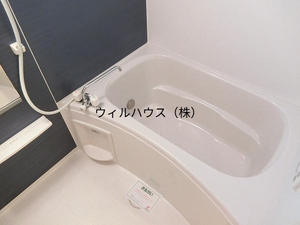 バス・シャワールーム　浴室乾燥機、追い焚き機能付きバス！