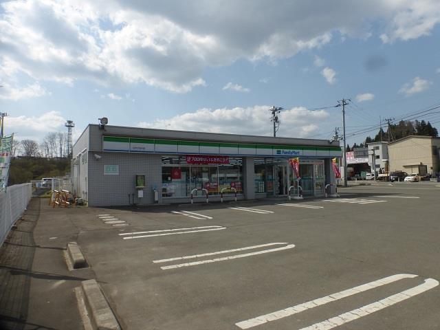 コンビニ　ファミリーマート七戸ざるた店（コンビニ）まで896m