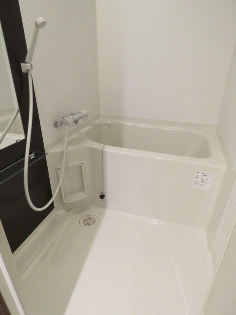 バス・シャワールーム　広々快適なバスルームです♪