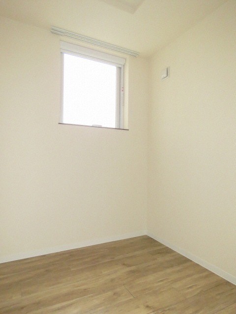 その他部屋・スペース　ベッド置いても十分なスペースがあります♪