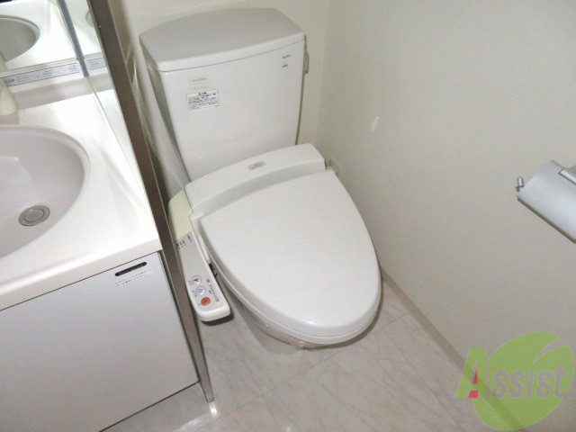 トイレ　ウォシュレット機能がついたトイレです。安心して使用できます。