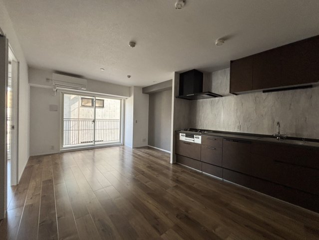 居室・リビング　【ルミークアン本郷】