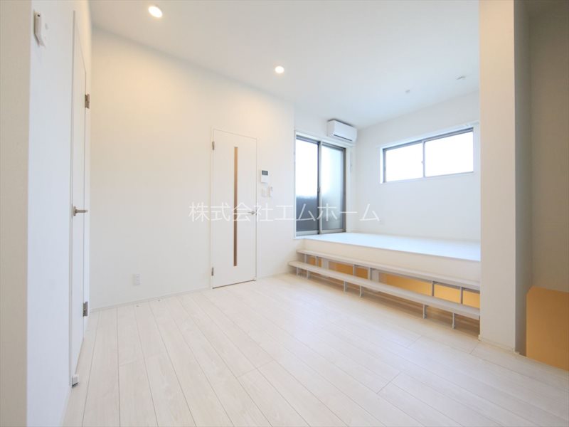 居室・リビング　ＬＤＫ8.3帖　洋室4.1帖　床下収納4.4帖