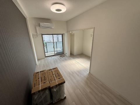 居室・リビング　室内