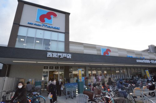 スーパー　万代西宮門戸店（スーパー）まで390m