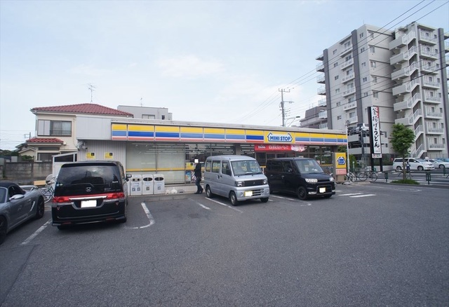 コンビニ　ミニストップ練馬上石神井3丁目店（コンビニ）まで324m