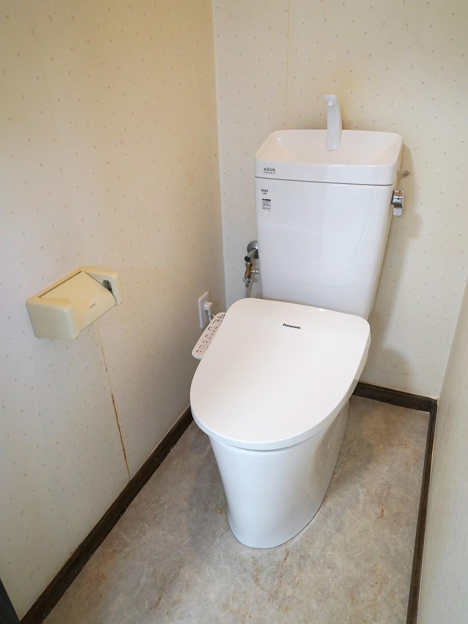 トイレ　温水洗浄便座付きです。