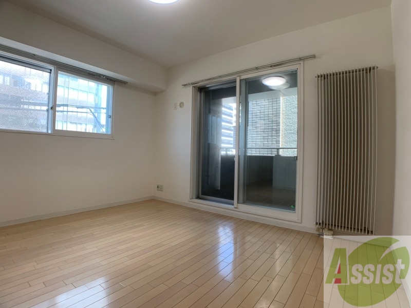 居室・リビング　リビングです。白を基調としていてお部屋全体が明るいですね！