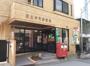 郵便局　足立仲町郵便局（郵便局）まで353m